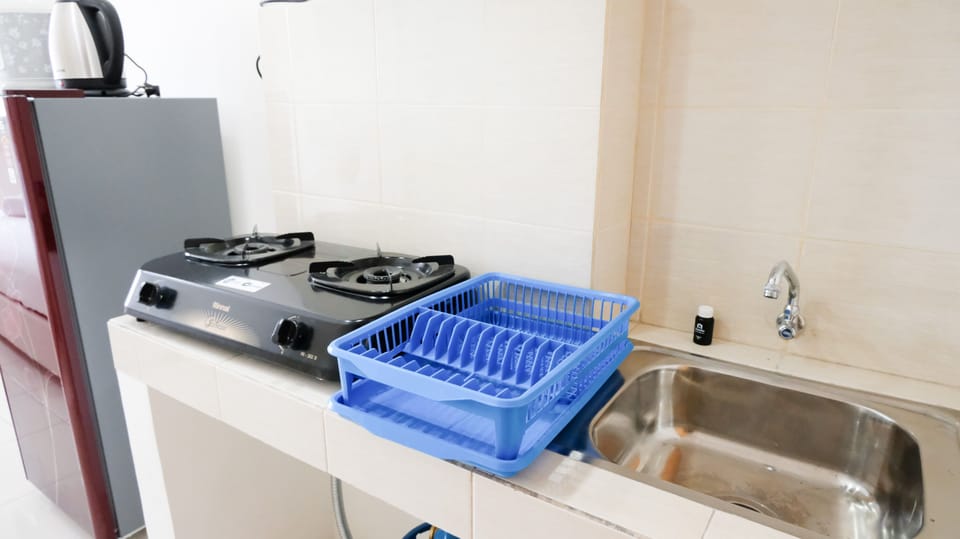 Studio | Private kitchen | Fridge, stovetop, cookware/dishes/utensils, dining tables