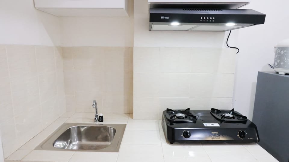 Apartment, 2 Bedrooms | Private kitchen | Fridge, stovetop, cookware/dishes/utensils, dining tables