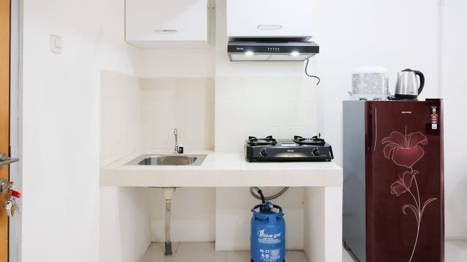 Apartment, 2 Bedrooms | Private kitchen | Fridge, stovetop, cookware/dishes/utensils, dining tables