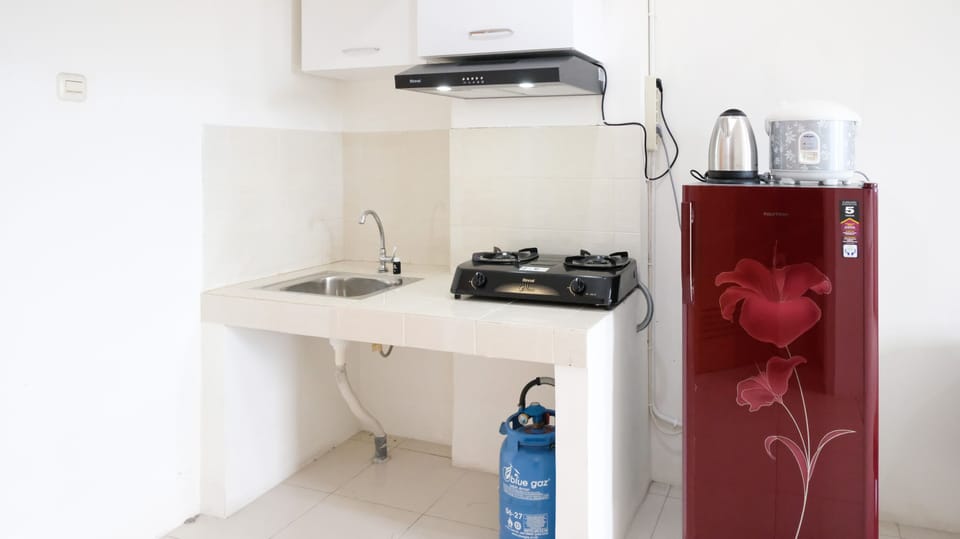 Apartment, 2 Bedrooms | Private kitchen | Fridge, stovetop, cookware/dishes/utensils, dining tables