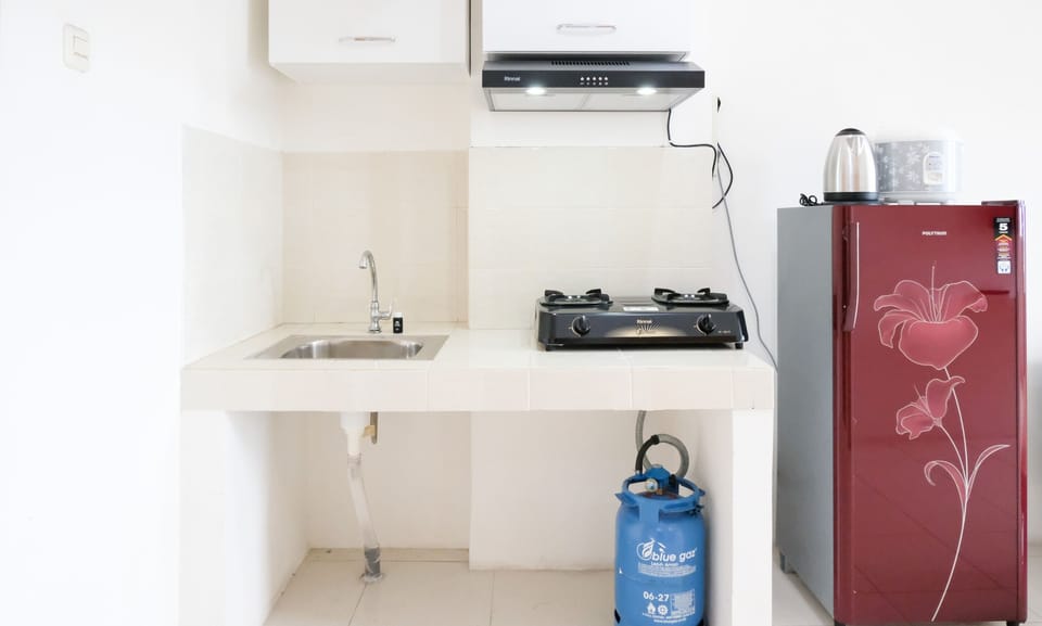 Apartment, 2 Bedrooms | Private kitchen | Fridge, stovetop, cookware/dishes/utensils, dining tables