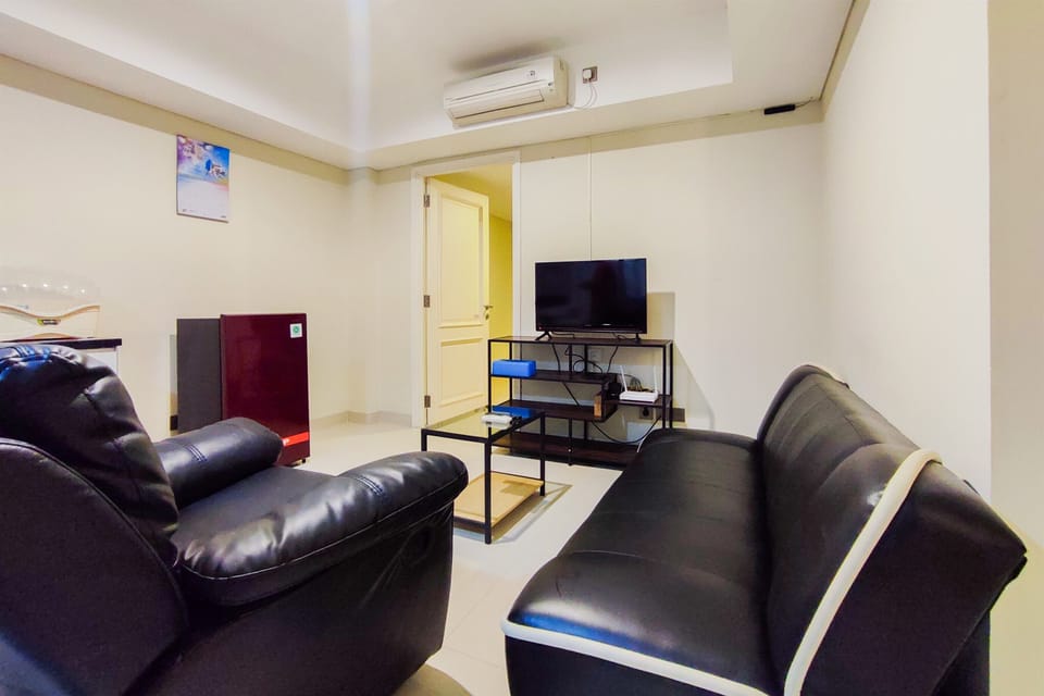 Apartment, 2 Bedrooms | Living area | TV