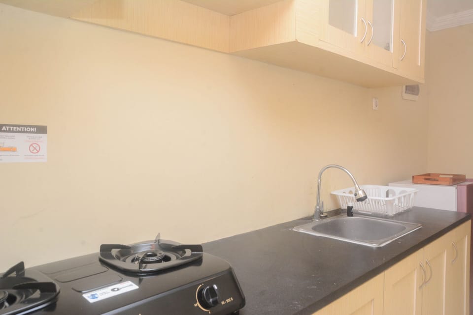 Apartment, 2 Bedrooms | Private kitchen | Fridge, stovetop, cookware/dishes/utensils, dining tables