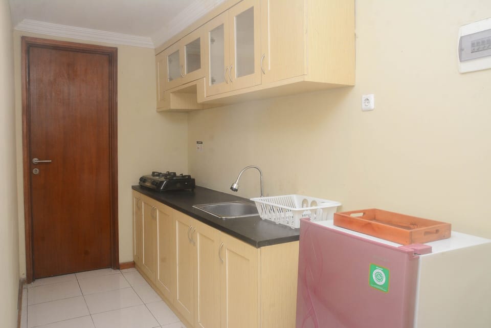 Apartment, 2 Bedrooms | Private kitchen | Fridge, stovetop, cookware/dishes/utensils, dining tables