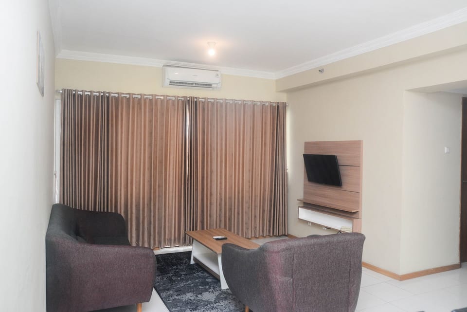 Apartment, 2 Bedrooms | Living area | TV