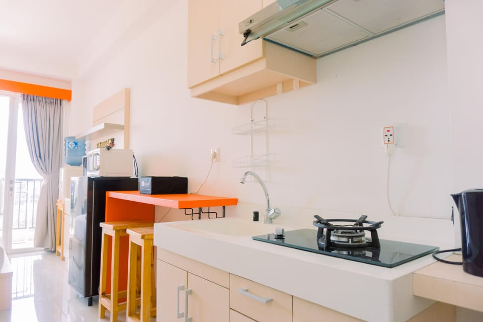 Studio | Private kitchen | Fridge, stovetop, cookware/dishes/utensils, dining tables