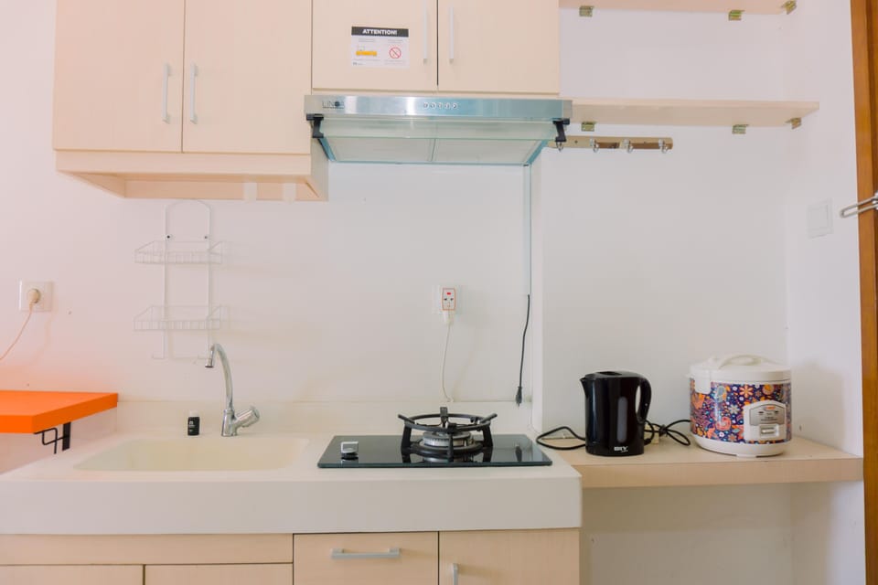 Studio | Private kitchen | Fridge, stovetop, cookware/dishes/utensils, dining tables