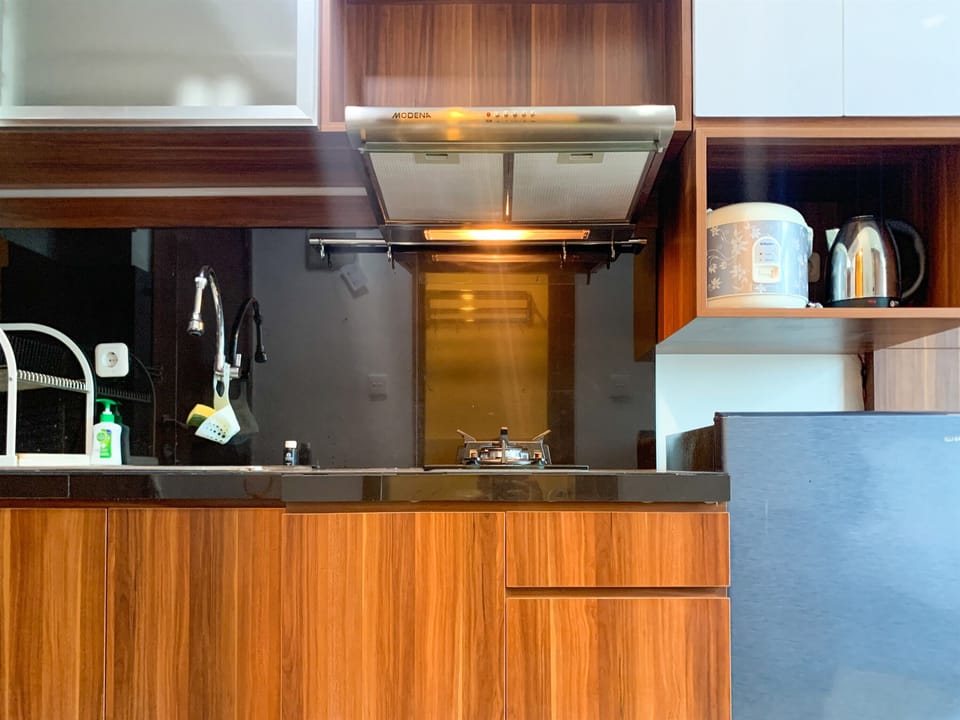 Studio | Private kitchen | Fridge, stovetop, cookware/dishes/utensils, dining tables