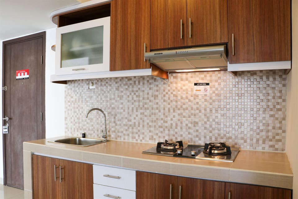 Apartment, 1 Bedroom | Private kitchen | Fridge, stovetop, cookware/dishes/utensils, dining table
