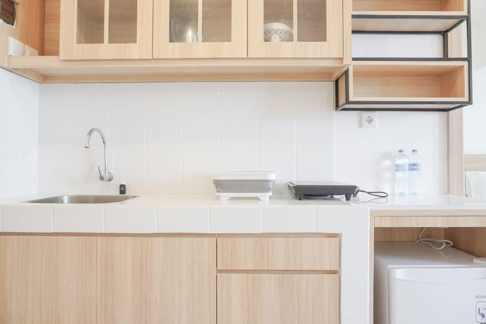 Studio | Private kitchen | Fridge, stovetop, cookware/dishes/utensils, dining tables