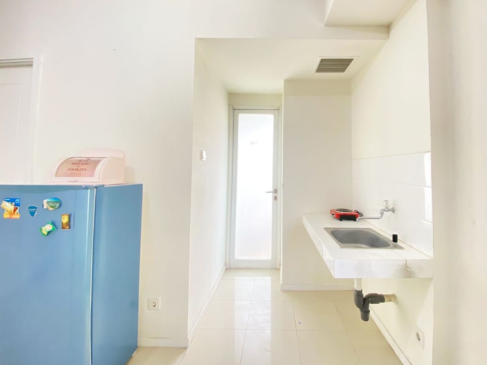 Apartment, 2 Bedrooms | Private kitchen | Fridge, stovetop, cookware/dishes/utensils, dining tables