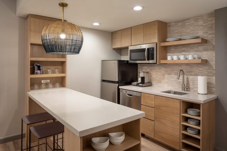 Suite, 1 Bedroom | Premium bedding, pillowtop beds, minibar, in-room safe