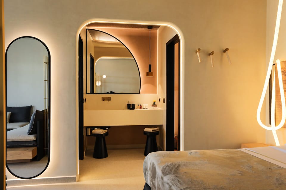 Deluxe Zirkon Suite with private heated pool | Bathroom | Shower, rainfall showerhead, hair dryer, bathrobes