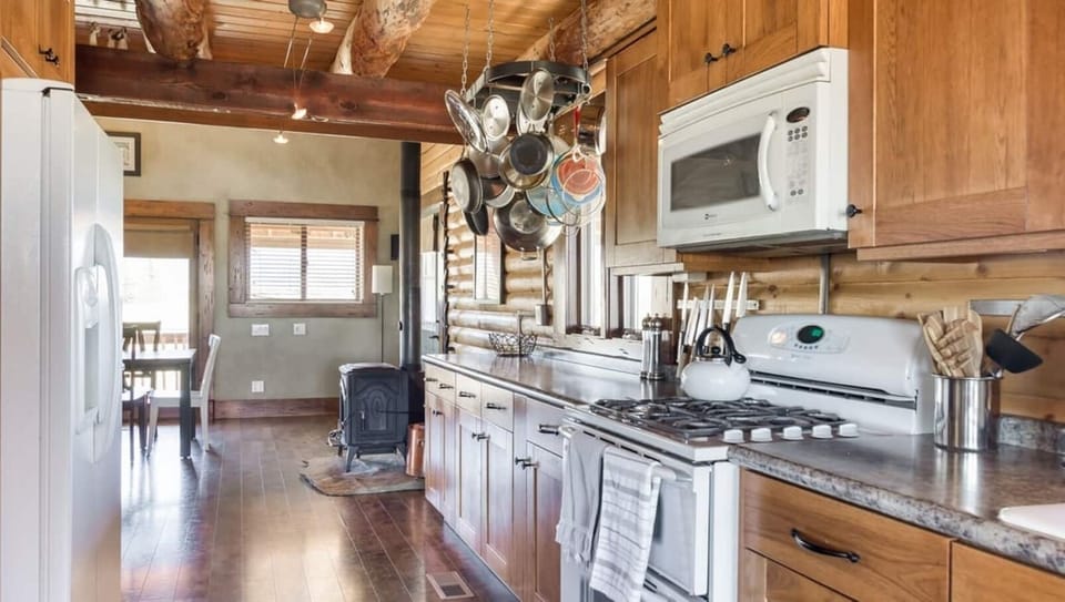 Stay in and make a meal using this well-appointed kitchen!