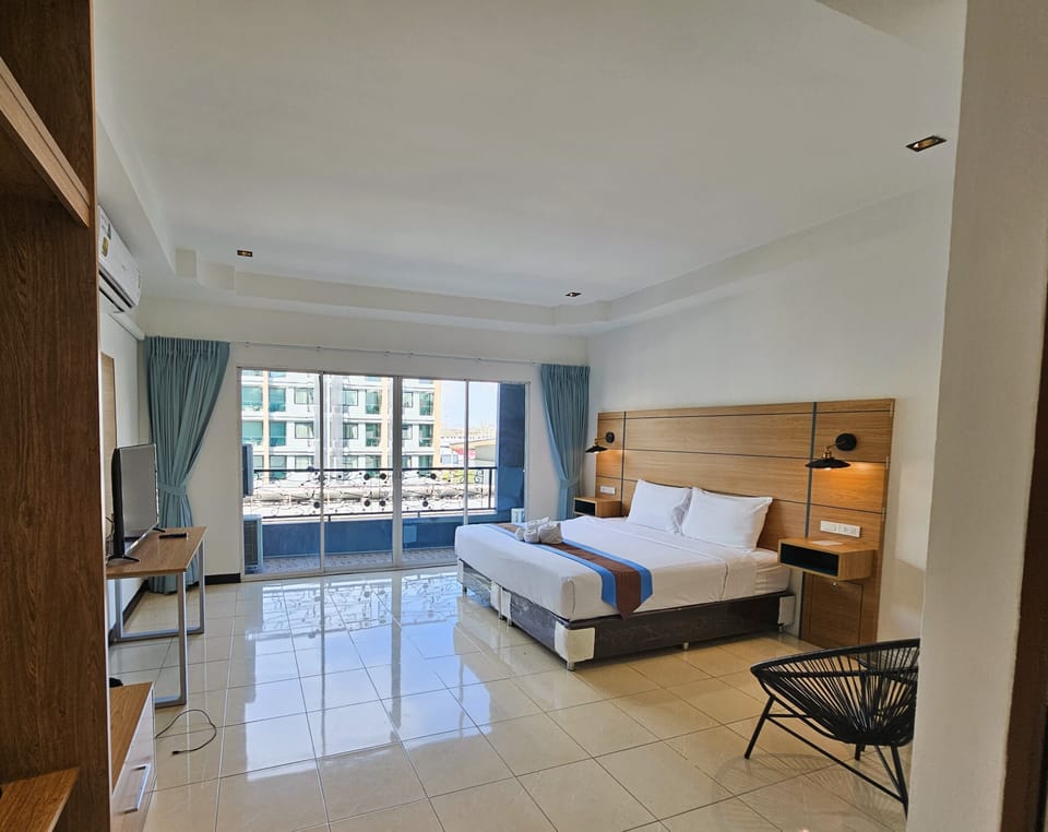 Deluxe Double Room, Balcony | Free WiFi, bed sheets