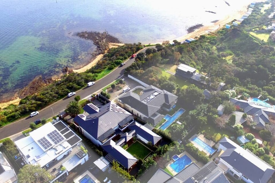 Waterfront location - 40 meters to Ranelagh beach access.