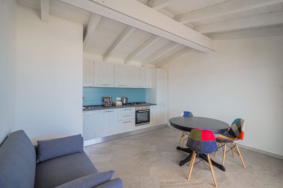 Deluxe Room, 1 King Bed | Private kitchen