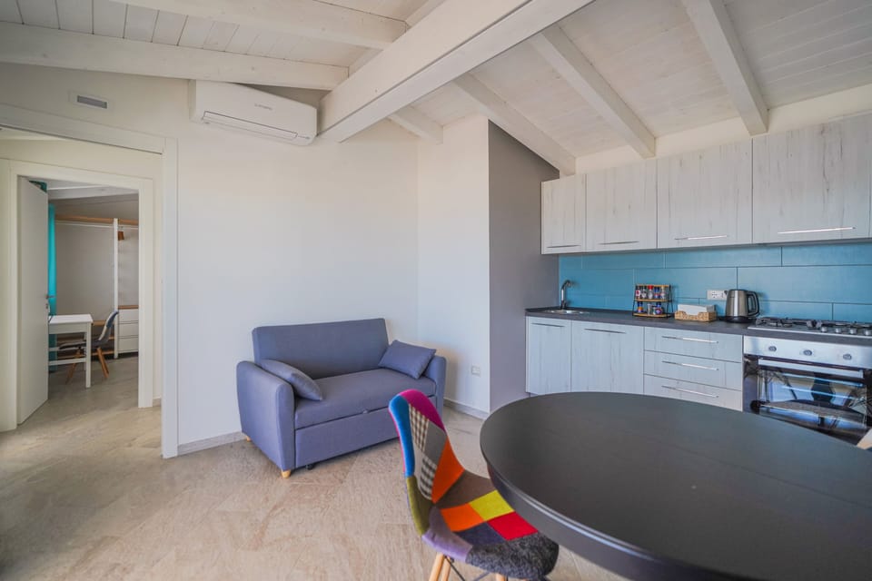 Deluxe Room, 1 King Bed | Living area | 74-cm LCD TV with satellite channels