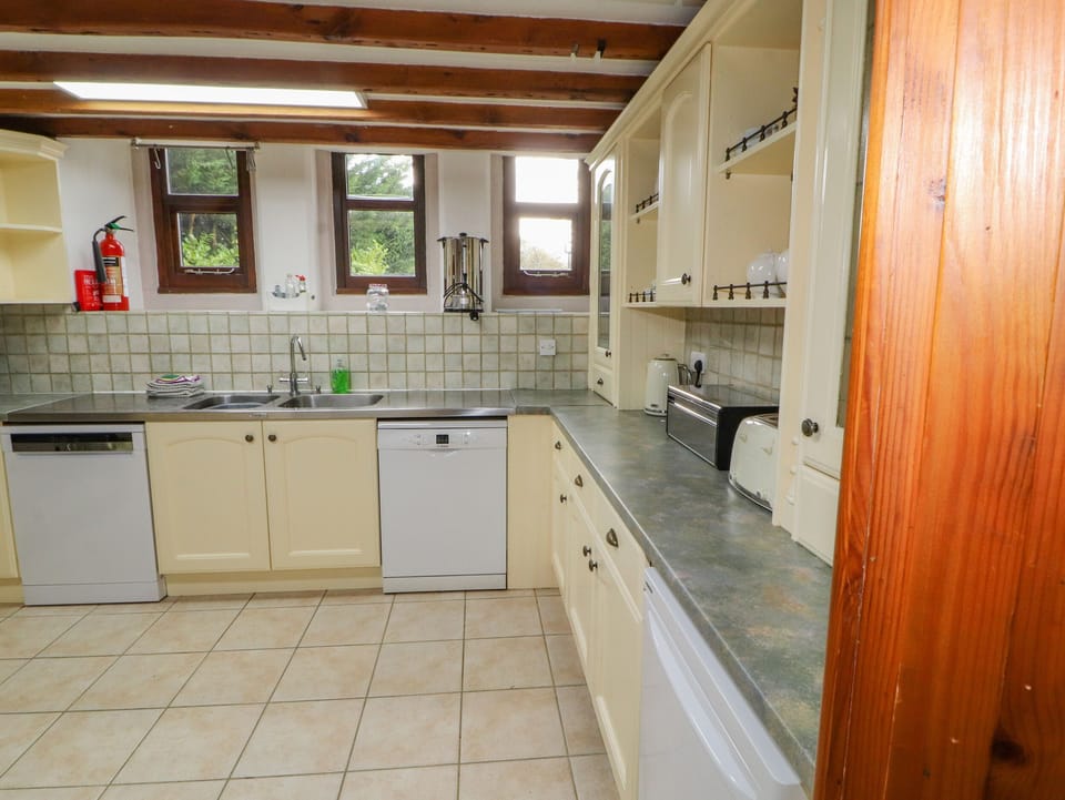 Fridge, dishwasher, cookware/dishes/utensils
