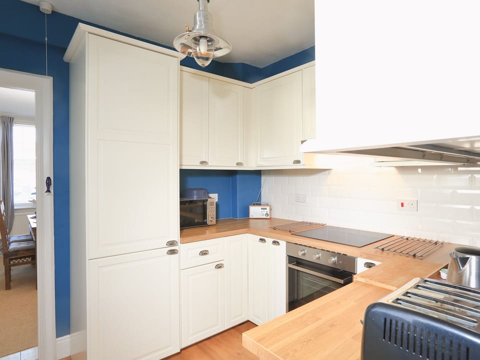 Cottage | Private kitchen | Fridge, dishwasher, electric kettle, toaster