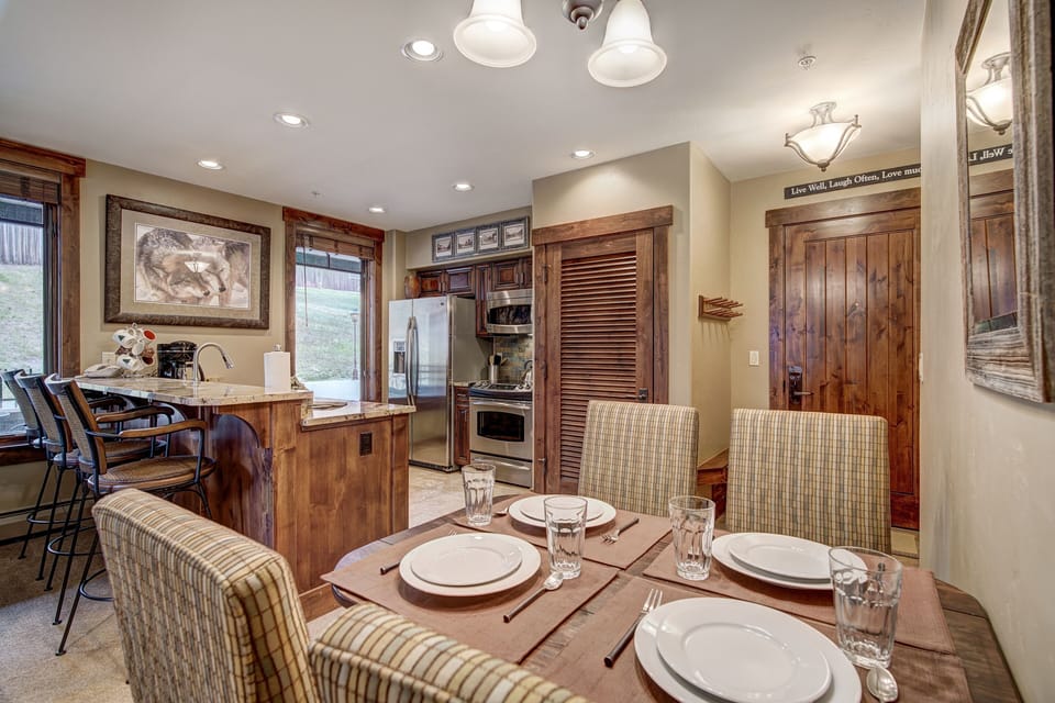 Condo, 1 Bedroom | Dining