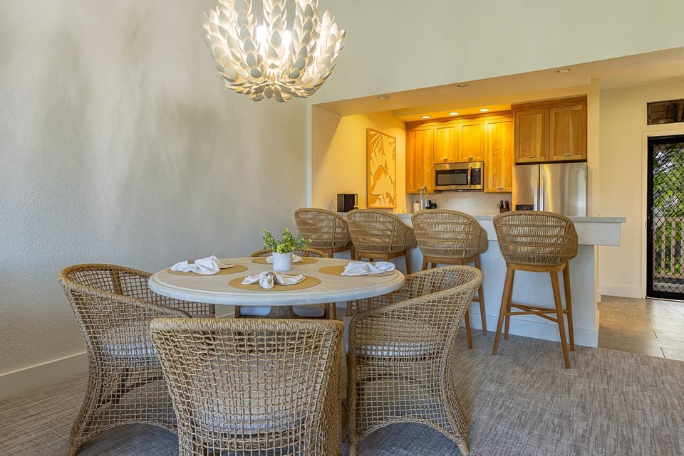 Seating for 4 at the table and 4 at the kitchen bar