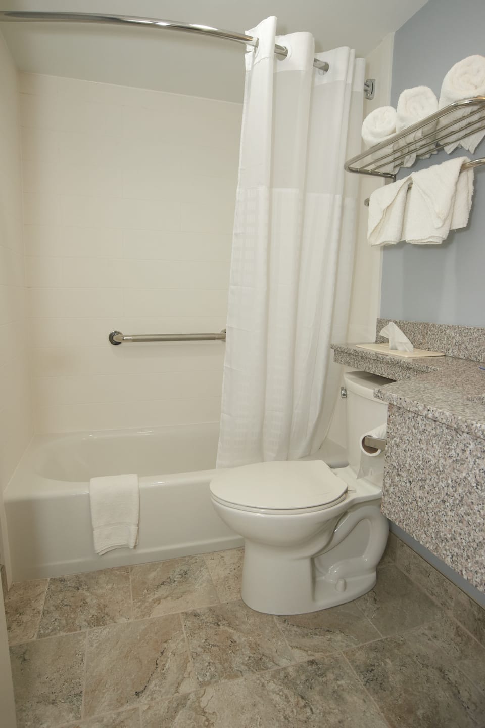 Combined shower/tub, hair dryer, towels