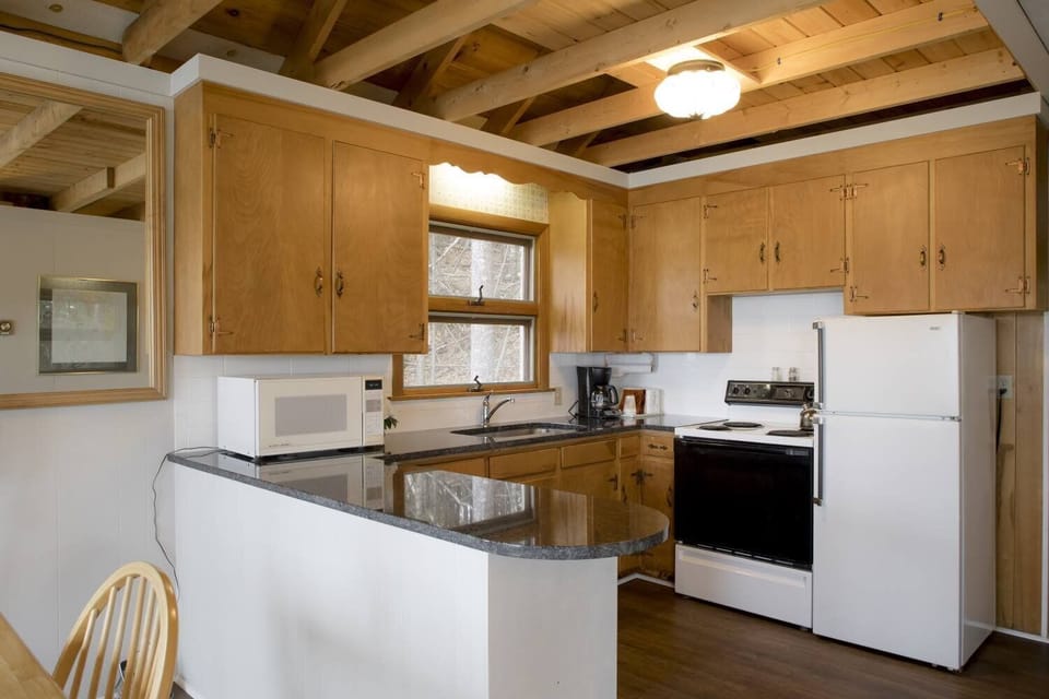 Cottage, 1 Bedroom | Private kitchen | Fridge, microwave