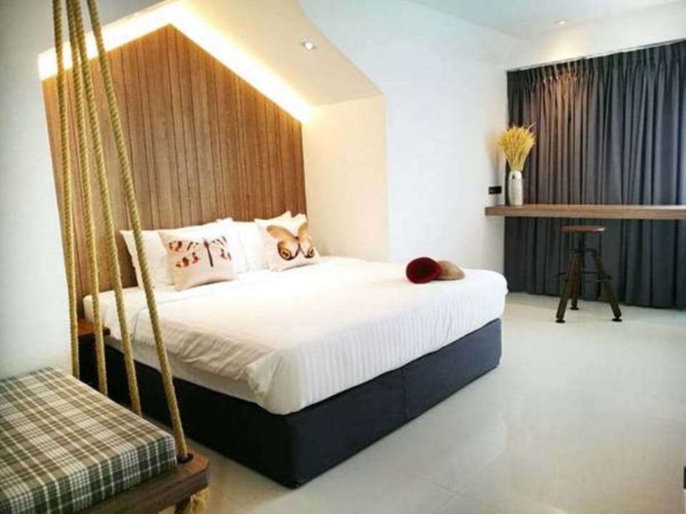 Panorama  | Hypo-allergenic bedding, in-room safe, desk, rollaway beds