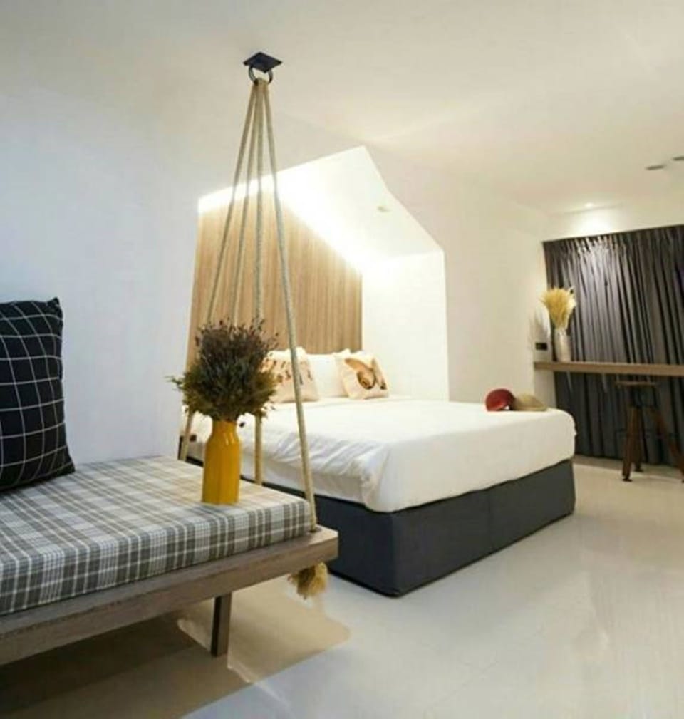 Panorama  | Hypo-allergenic bedding, in-room safe, desk, rollaway beds