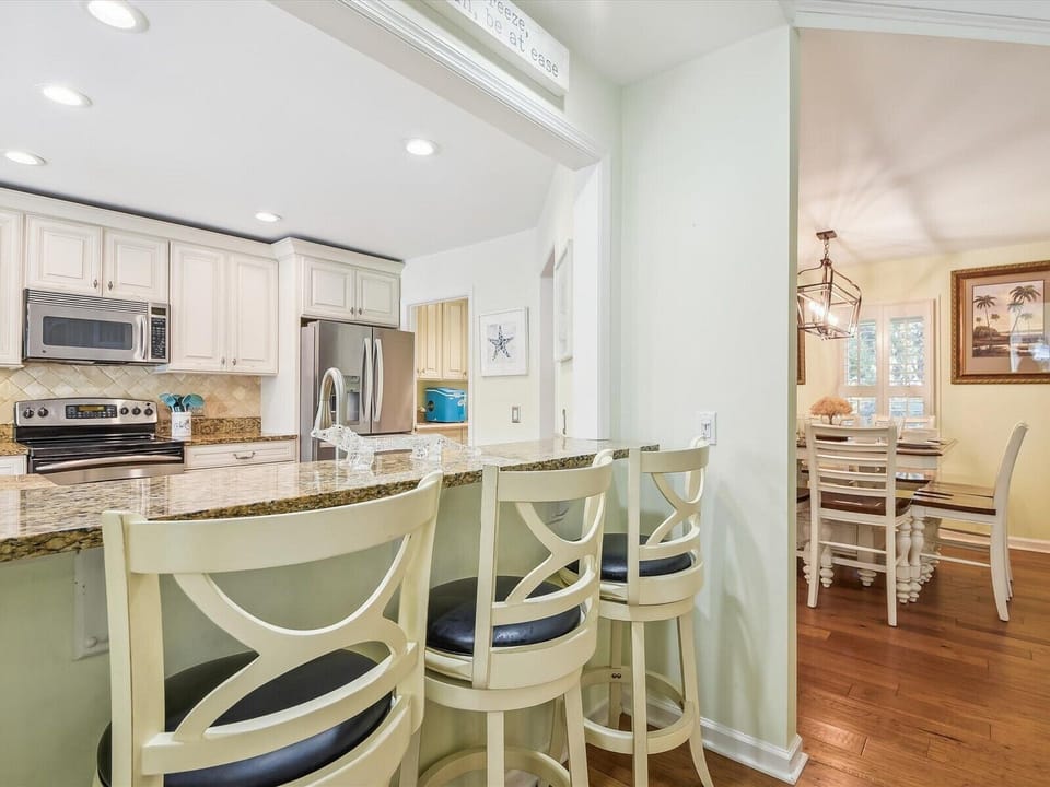Kitchen with Breakfast Bar at 29 Off Shore