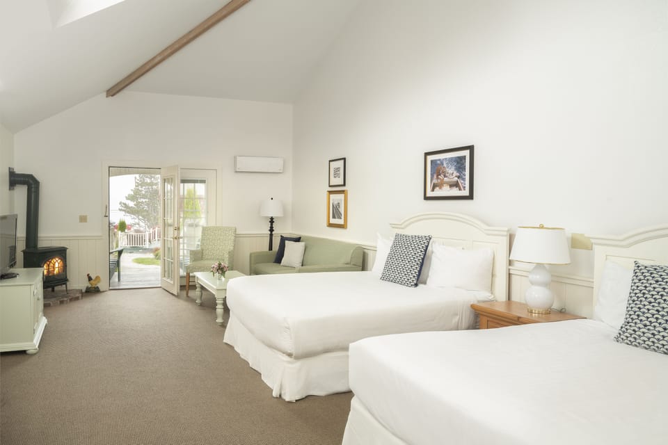 Egyptian cotton sheets, premium bedding, pillowtop beds, desk