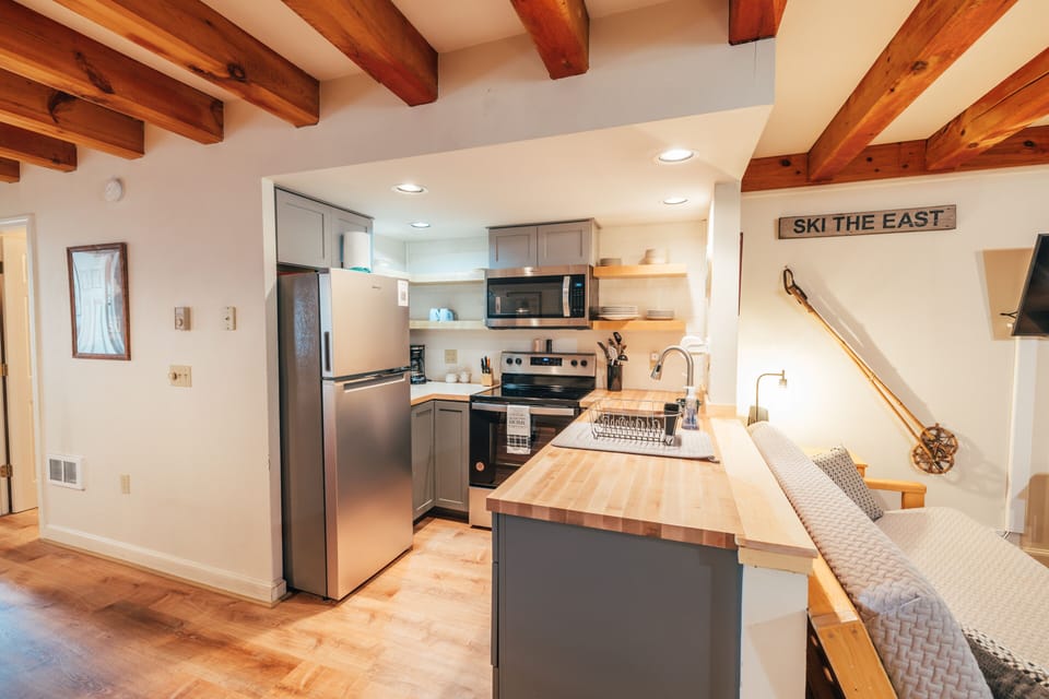 New fully equipped kitchen, new appliances, countertops, shelves, cabinets, and flooring! (2)
