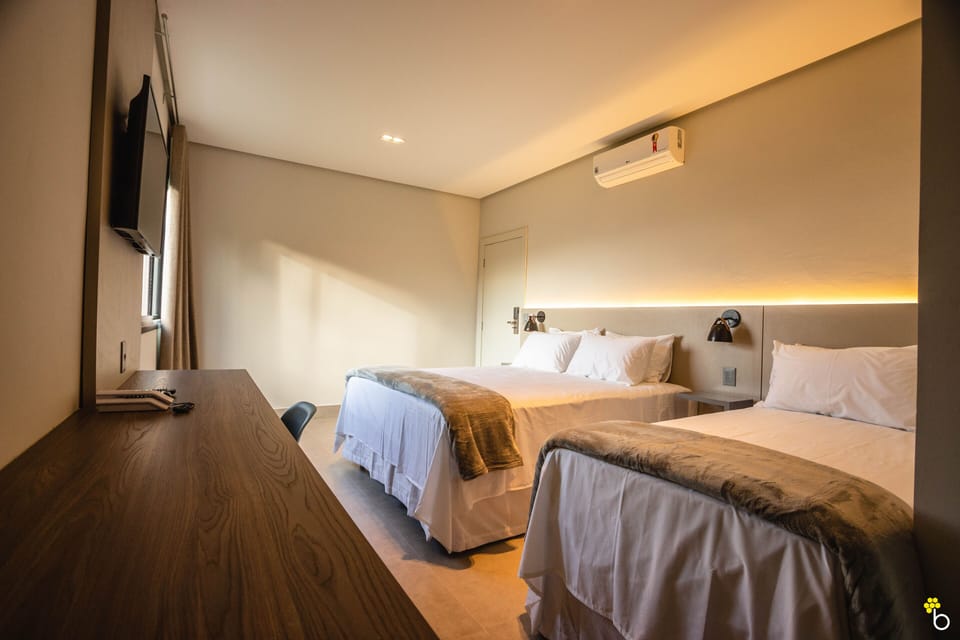 Deluxe Triple Room | Laptop workspace, free WiFi, bed sheets