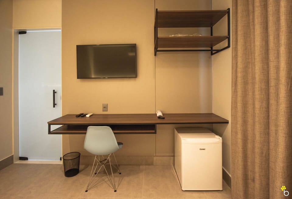 Standard Triple Room | Laptop workspace, free WiFi, bed sheets