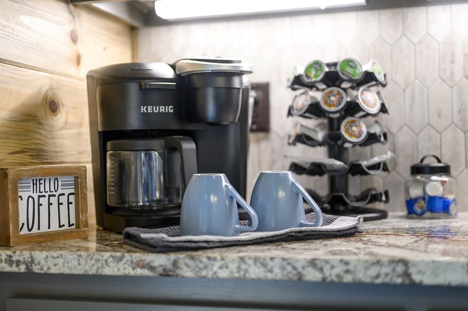 Keurig duo, sugar and creamer included