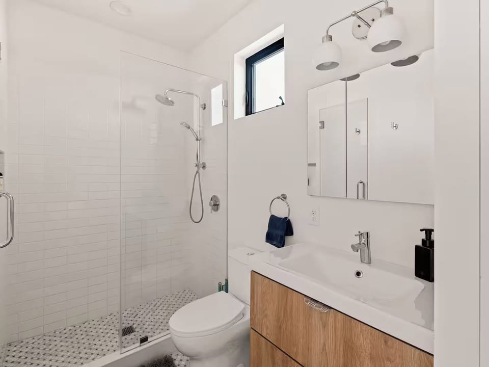 Bathroom 2 is attached to bedroom 3.