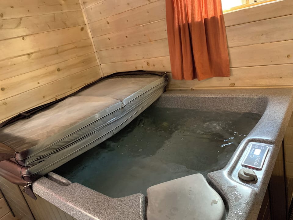 Indoor spa tub