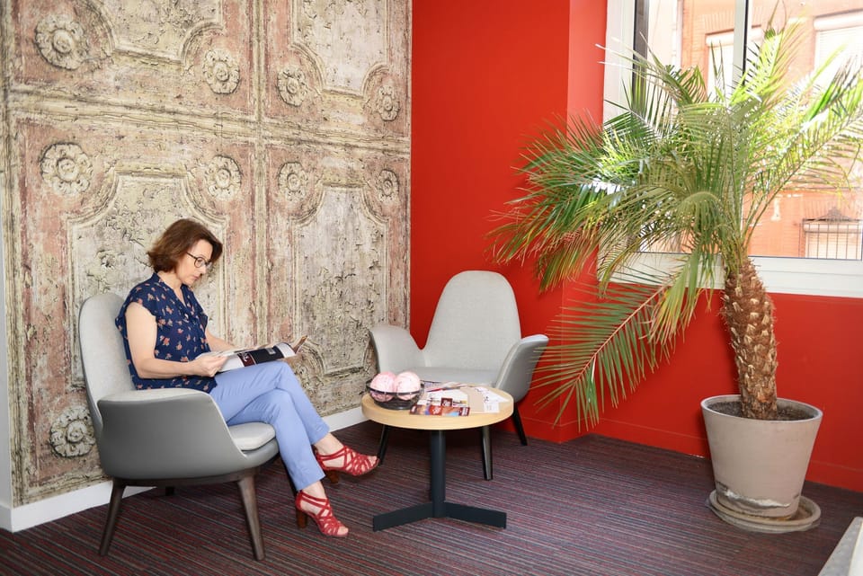 The welcoming lobby provides a lounge area for guests to relax.