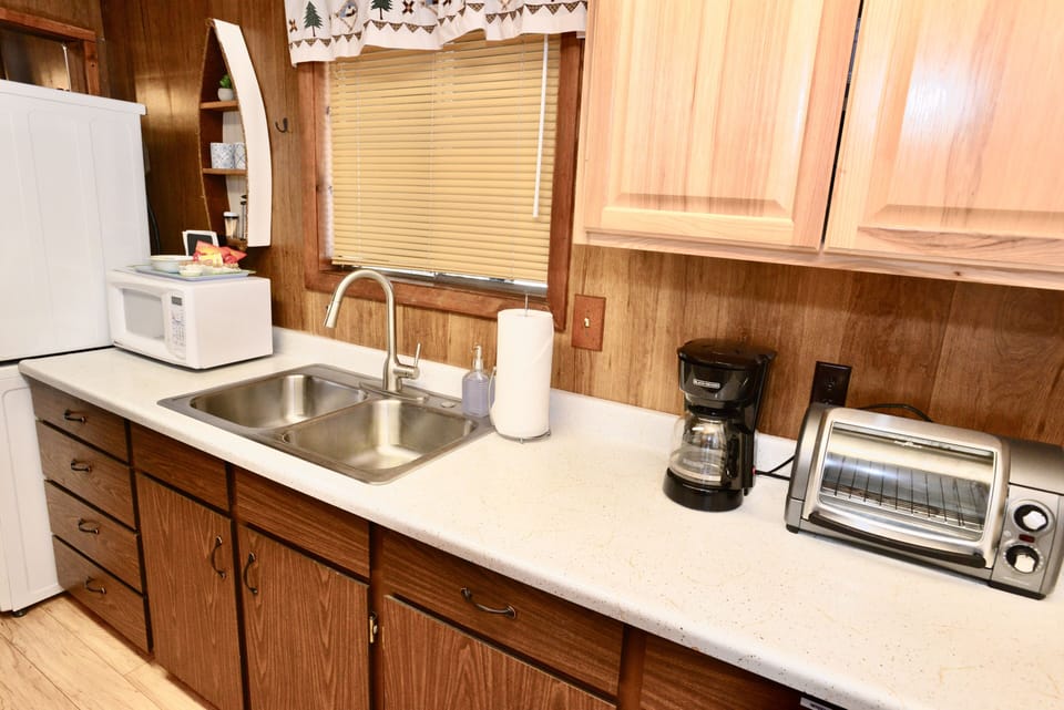 Kitchen sink and counter space