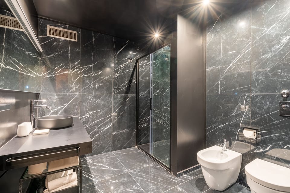 Superior Townhome, 2 Bedrooms | Bathroom | Shower, hair dryer, bidet, towels