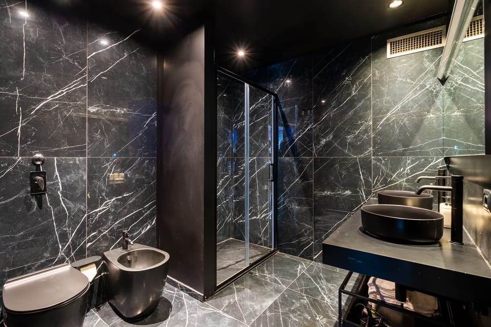 Design Loft, 1 Bedroom | Bathroom | Shower, hair dryer, bidet, towels