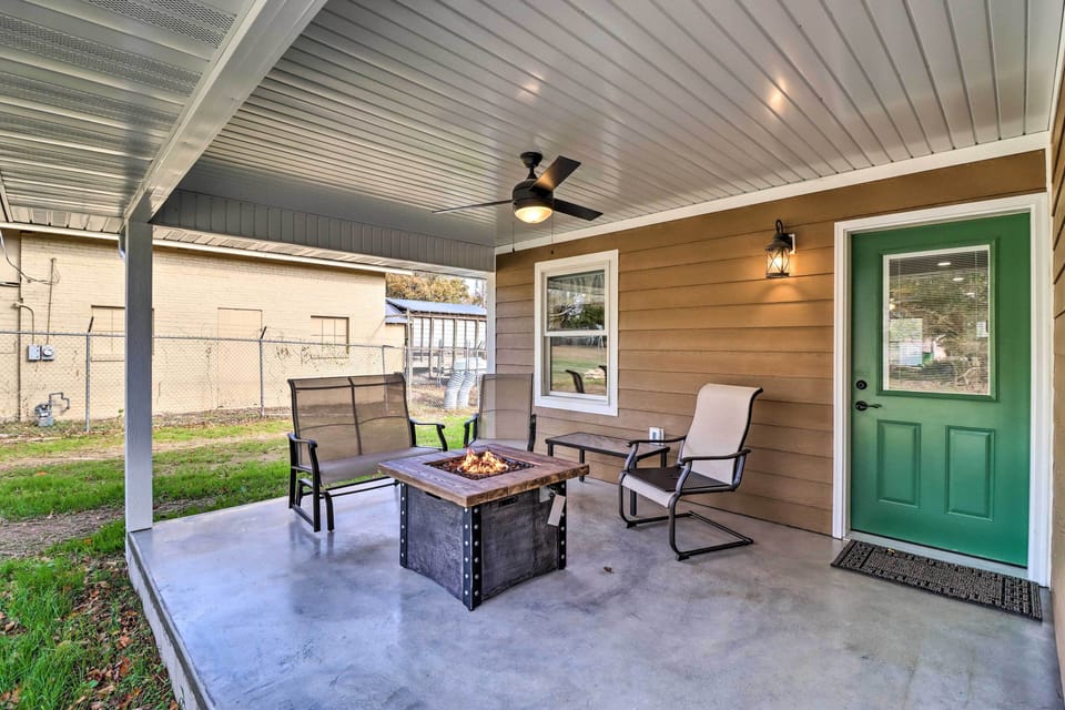 Private Patio | Fire Pit | Outdoor Seating