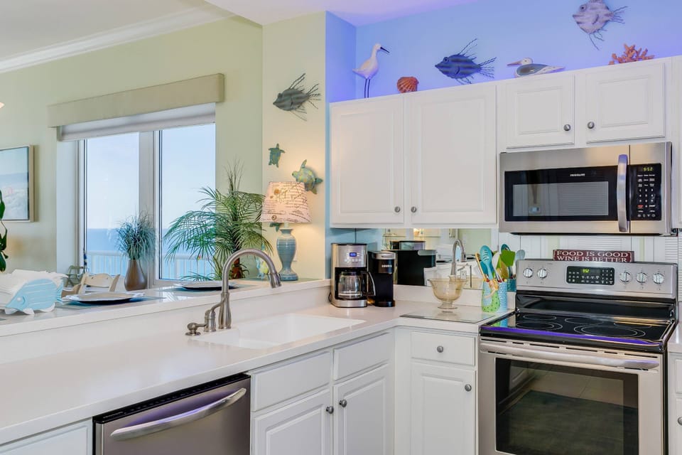 Quartz countertops in the kitchen!
