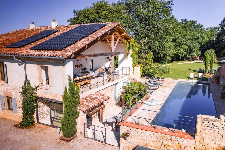 Outside: Heated swimming pool - Terraces - Plancha - Table for 14 people - Sofa - Table tennis - Play area with tree house, trampoline, swing and slide - Petanque pitch + boules.