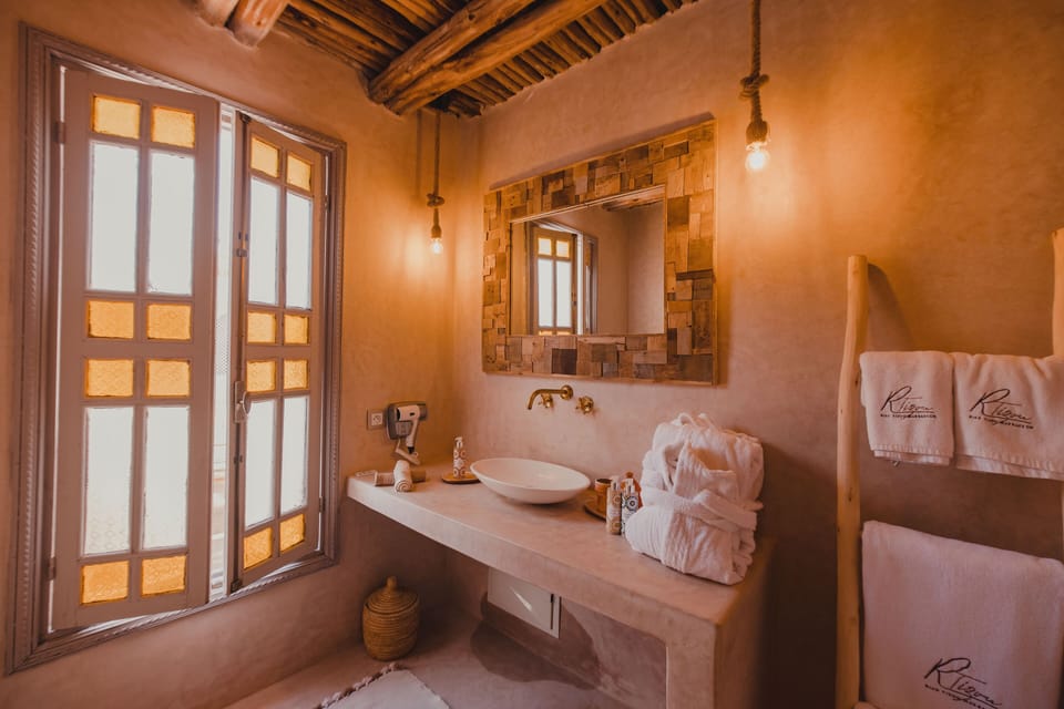 Deluxe Room | Bathroom | Shower, rainfall showerhead, designer toiletries, hair dryer