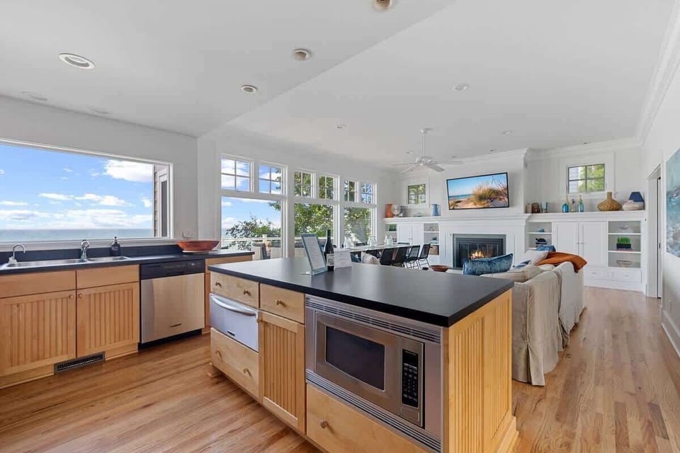 Seamless design and ample storage in the kitchen allow for easy prep & service.