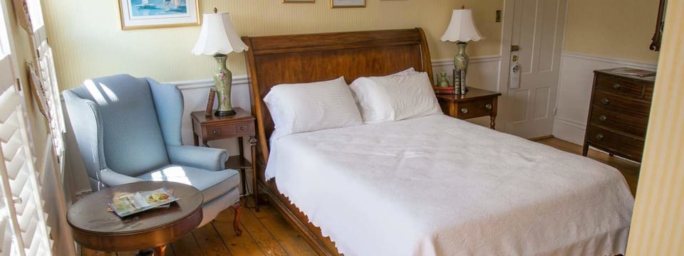 Room, 1 Queen Bed | Free WiFi, bed sheets