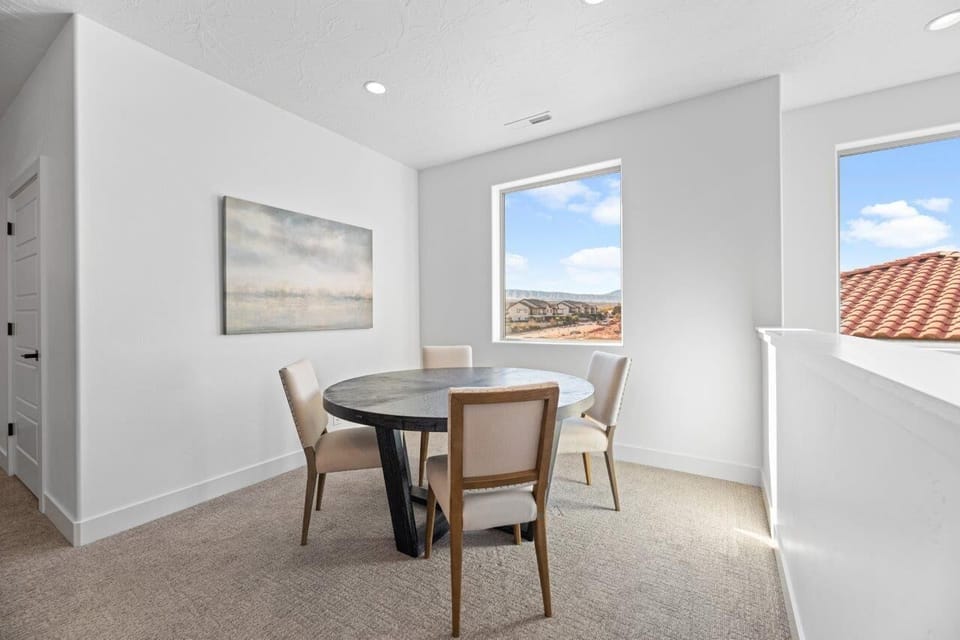 Table seating in upstairs family room - perfect place for games!