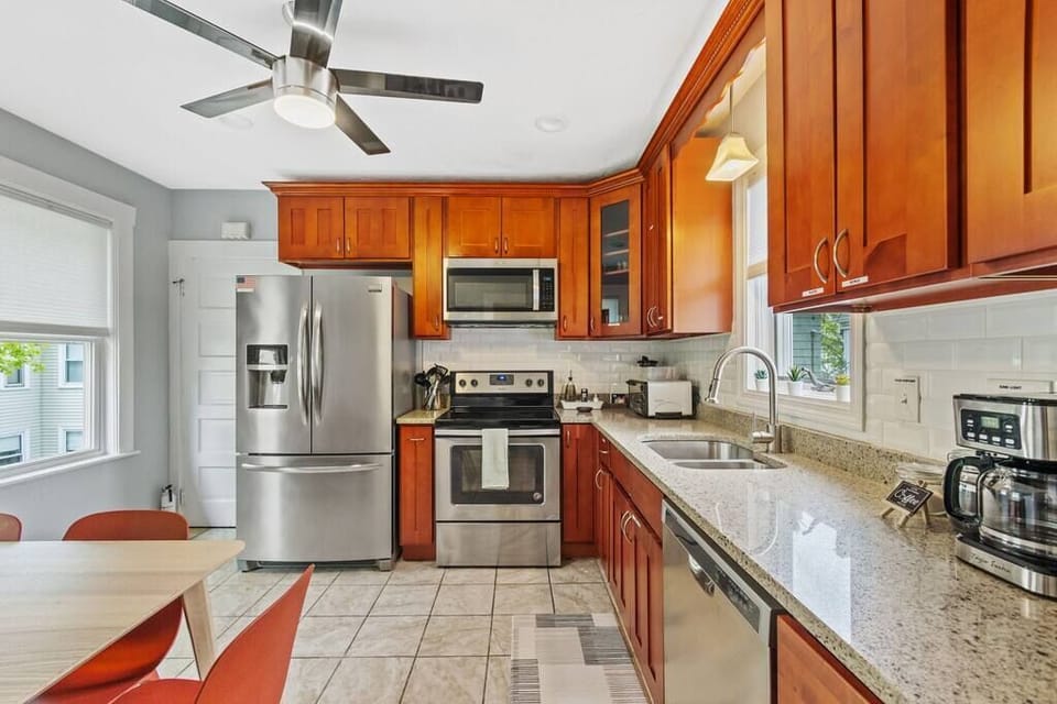 fully equipped kitchen